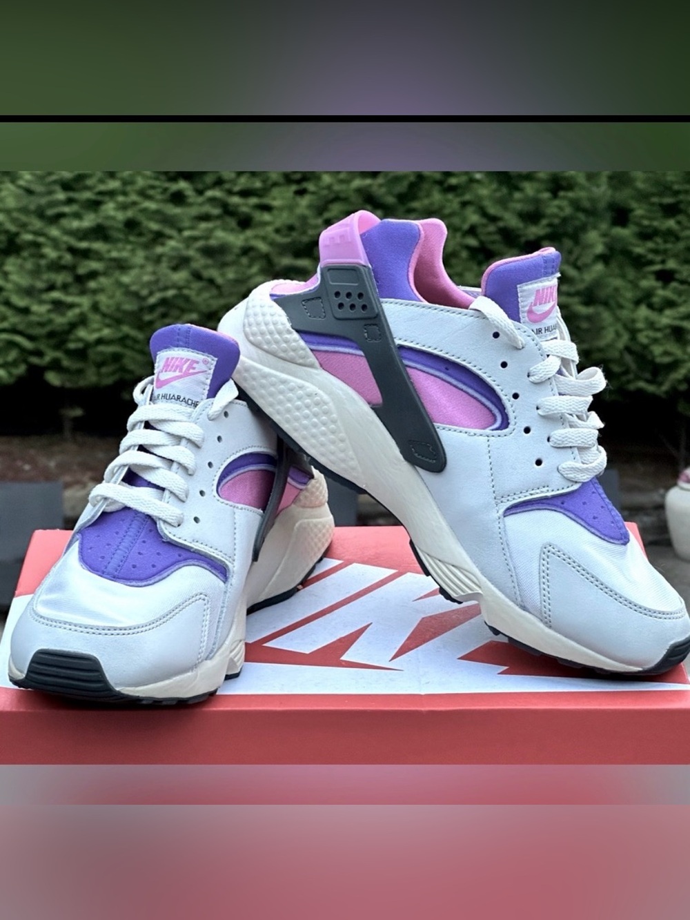 Nike Air Huarache Premium Casual Sneaker - Mens US 9.5 | Womens US 11 NEW